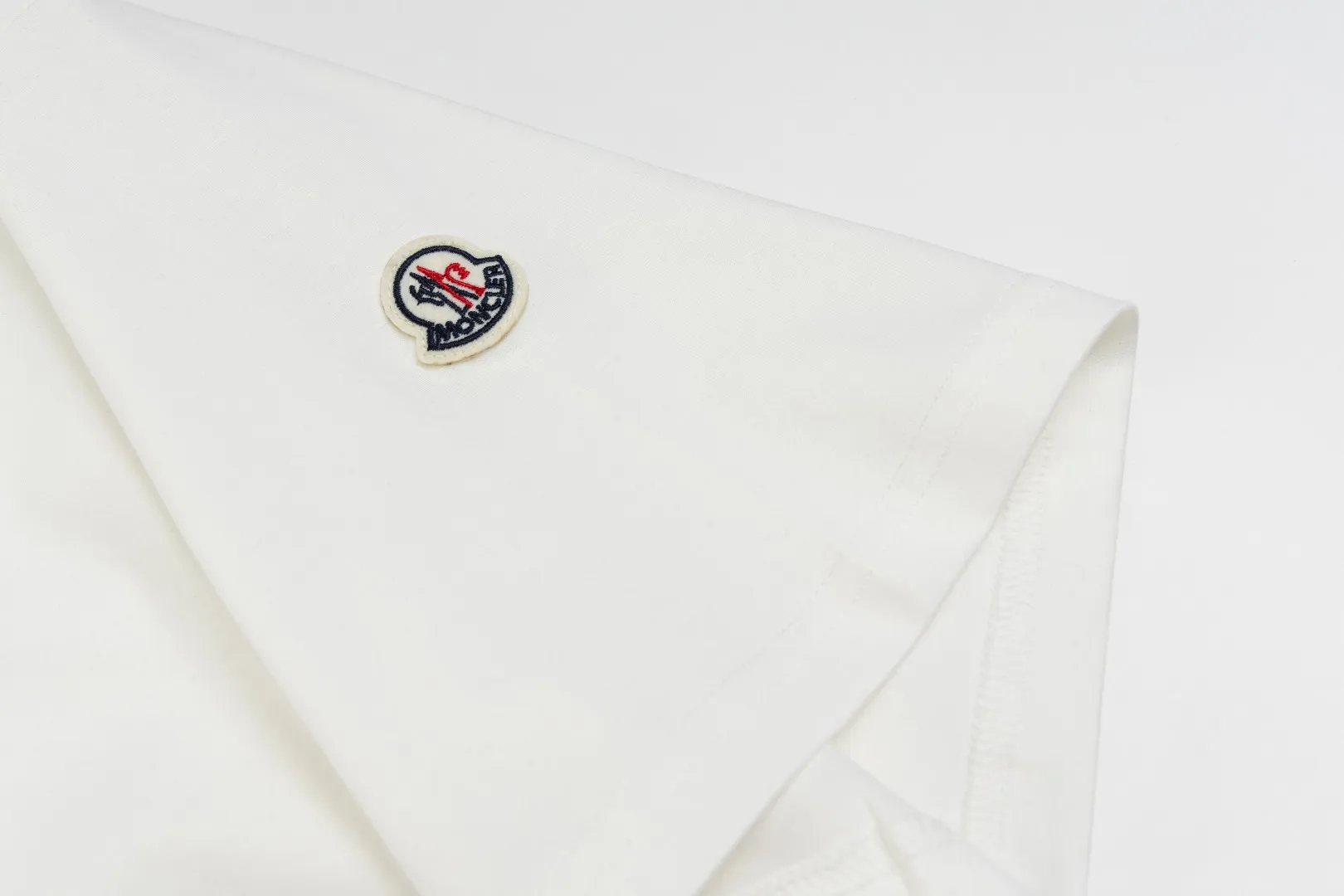 【 MONCLER】 2024 New Arrival Premium LOGO ， Premium ， 230 ， ， ， ！ Same Style ❗️ Same Style， In Stock！ Size：S M L XL XXL ：Black White